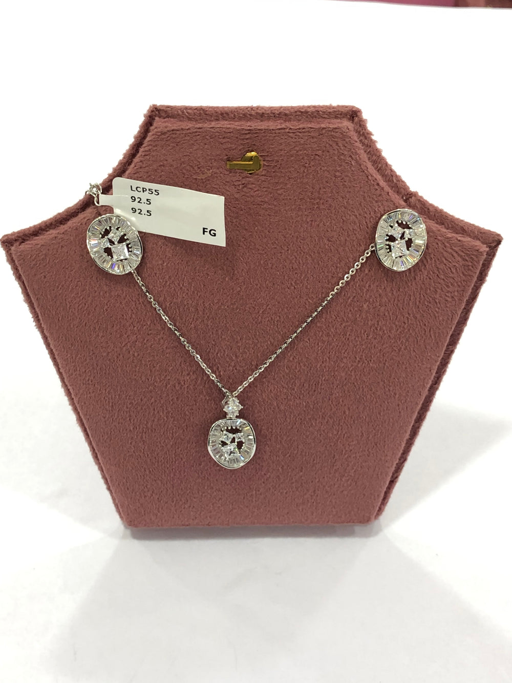 WOMEN'S PENDANT SET WITH CHAIN
