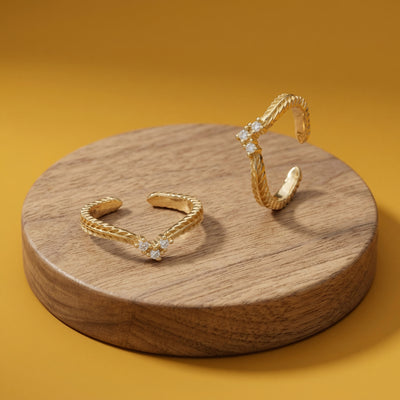 Gilded Chevron Solitaire Toe Rings